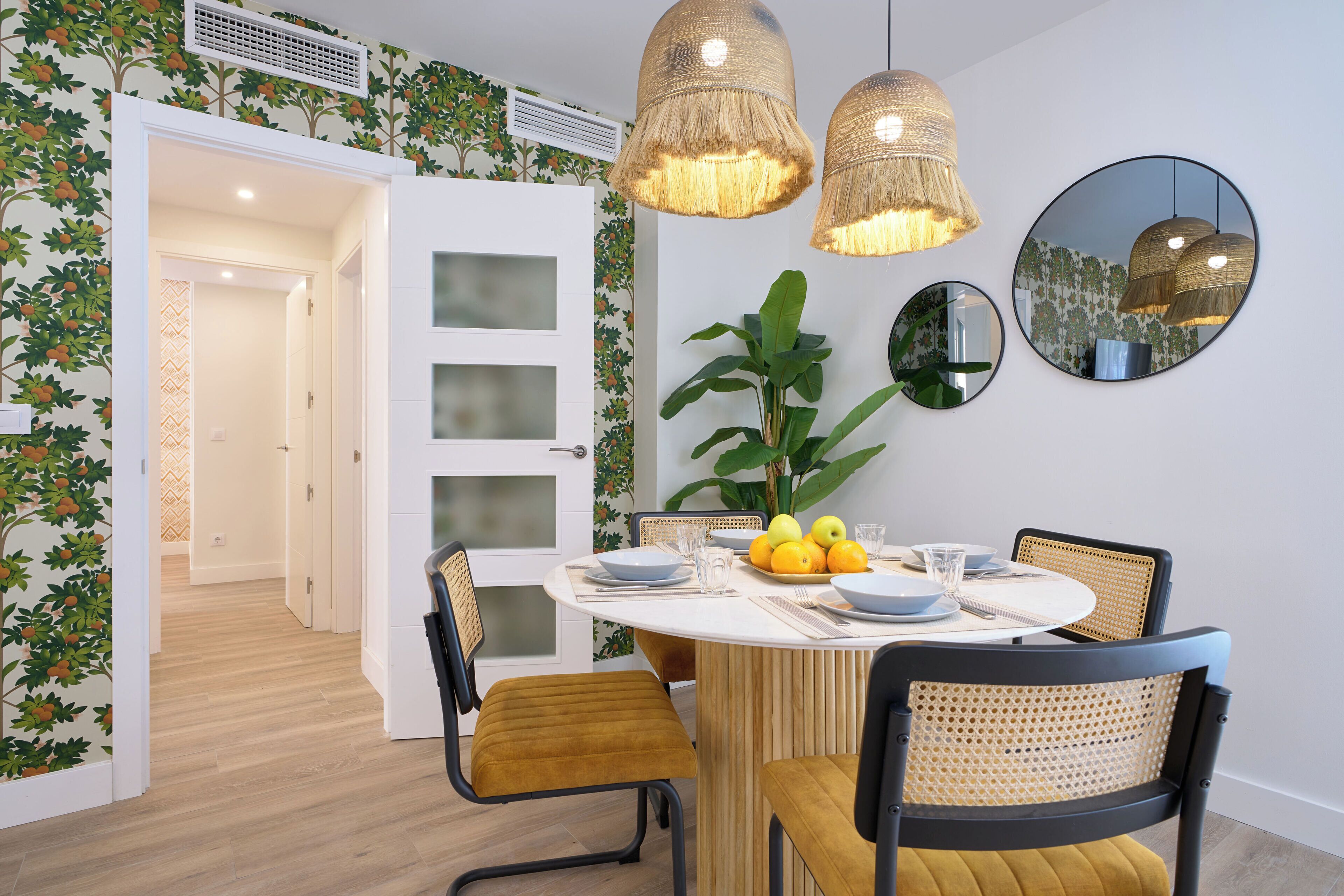 传统公寓 | 起居区 | 40-英寸智能电视（配备数码频道）、Netflix、流媒体服务