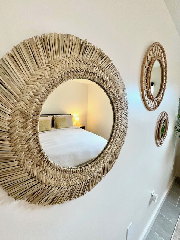 1 bedroom, iron/ironing board, travel crib, WiFi - Free Beach Club + Parking – 5 min to Beach (Miami Beach)