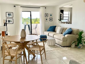 TV - Free Beach Club Membership + Private Parking (Miami Beach)