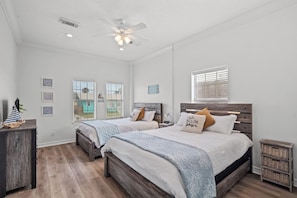 3 habitaciones, tabla de planchar con plancha, wifi y ropa de cama