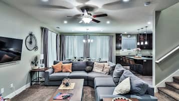 Maison Familiale, vue montagne | Coin séjour | Télévision à écran plat