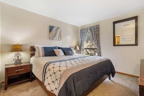 1 bedroom, iron/ironing board, travel cot, WiFi - The Cozy Place - Pointe Royale Condo – Perfect for Couples! (Branson)