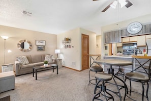 TV, fireplace - The Cozy Place - Pointe Royale Condo – Perfect for Couples! (Branson)