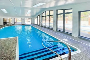 Innendørsbasseng