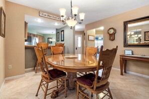 Dining - Wimbledon Beauty | Cozy and Charming (Branson)