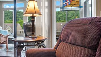 TV, fireplace, offices