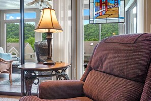 TV, fireplace, offices