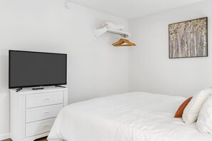 5 Schlafzimmer, Bügeleisen/Bügelbrett, Reisekinderbett, WLAN