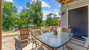 Outdoor dining - Enchanted Woods Retreat / Pools / Hot Tub (Branson)
