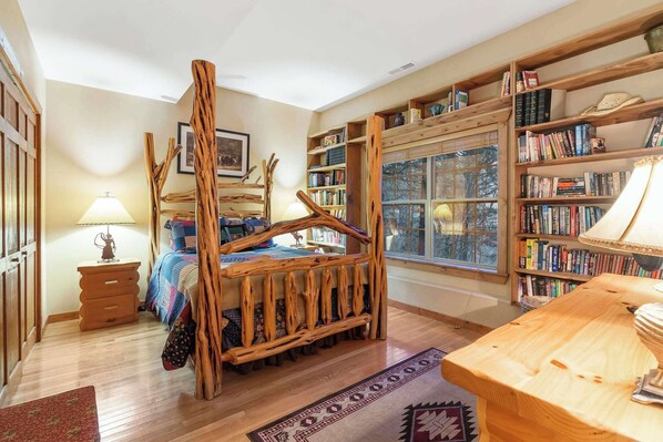 3 bedrooms, iron/ironing board, travel crib, WiFi