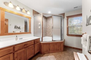 Dusche, Haartrockner, Handtücher