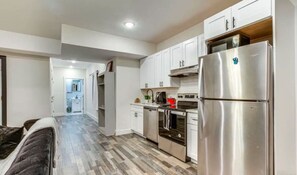 Geladeira, micro-ondas, fogão, cooktop