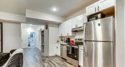 New Luxury 1Bdr Apt. Free Parking & Private Backyard