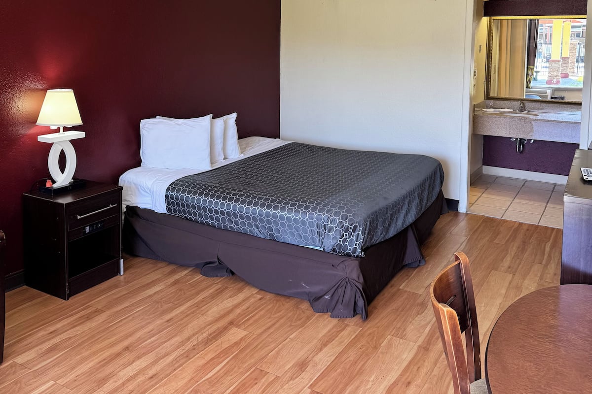 Desk, iron/ironing board, free WiFi, bed sheets