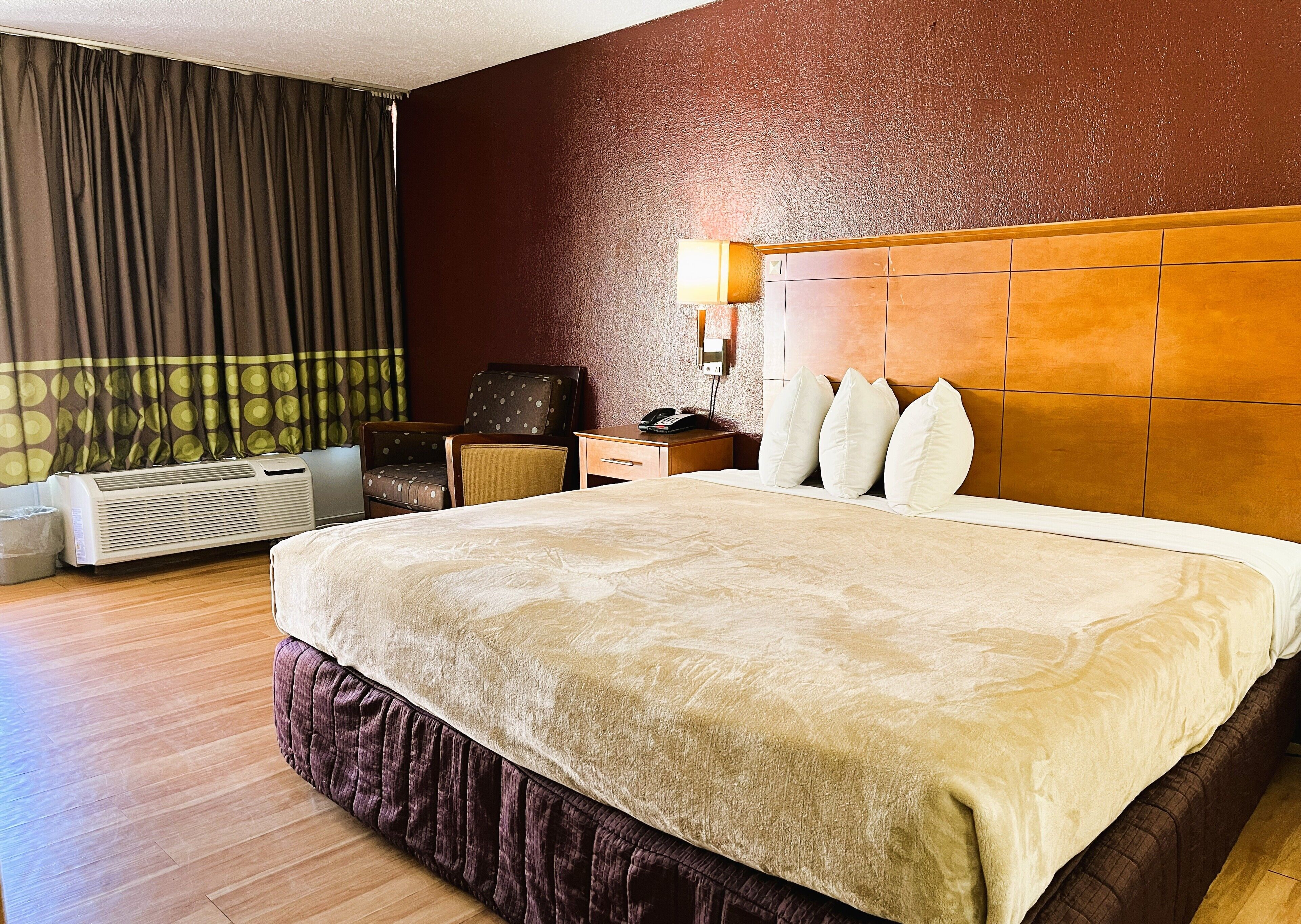 Desk, iron/ironing board, free WiFi, bed sheets