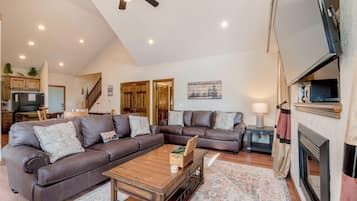 تلفزيون، مدفأة، مشغل دي في دي