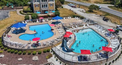 Hickory Hideaway w/ Communal Pool Access