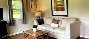 Cheerful 2 bedroom home close to Cave Run Lake

