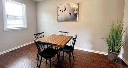 Cheerful 2 bedroom home close to Cave Run Lake