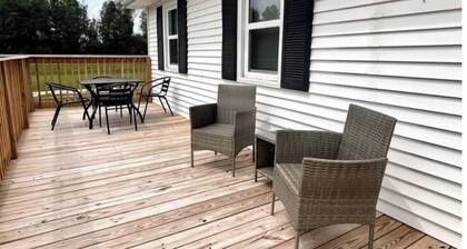 Cheerful 2 bedroom home close to Cave Run Lake