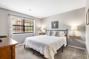 2 chambres, fer et planche à repasser, lit parapluie, Wi-Fi