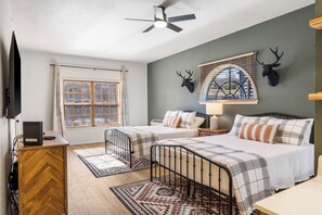 3 bedrooms, iron/ironing board, travel crib, WiFi - T Time Getaway | Overlooking Golf Views! (Branson West)