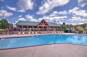 Pool - T Time Getaway | Overlooking Golf Views! (Branson West)