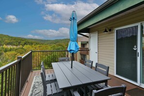 Outdoor dining - Table Rock Lookout Duo | Spacious Balcony (Branson)