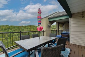 Outdoor dining - Table Rock Lookout Duo | Spacious Balcony (Branson)