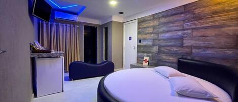 Standard Suite | Minibar, free WiFi, bed sheets
