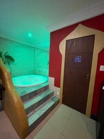 Exclusive Room | Minibar, free WiFi, bed sheets