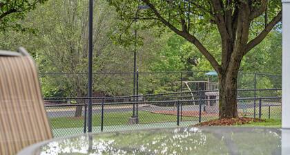 Swansons King Suite | 1.5 miles from Branson