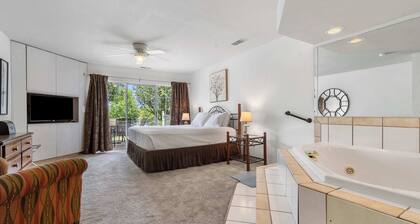 Swansons King Suite | 1.5 miles from Branson
