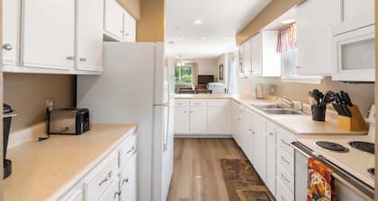 The Rockford Escape | Holiday Hills Branson | Golf Resort | Outdoor Pools