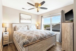 Bedroom 4 with King Bed (2nd floor) - Our Happy Place in the Heart of Branson (Branson)