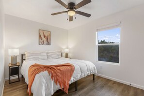 3 室のベッドルーム、アイロン / アイロン台、WiFi、ベッドシーツ