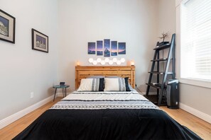 3 quartos, escrivaninha, ferros/tábuas de passar roupa