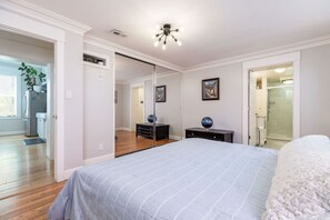 4 bedrooms, desk, iron/ironing board, free WiFi
