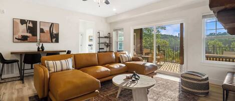 Televisión y chimenea