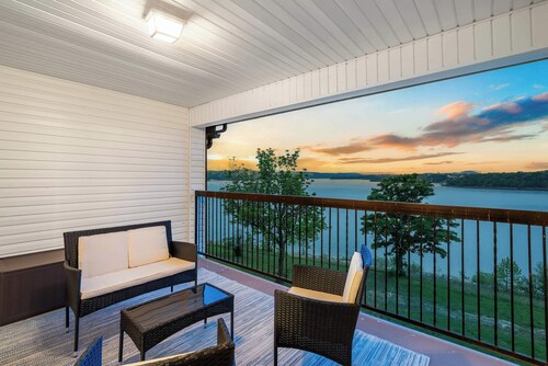 Lakefront Oasis – Amazing Views!