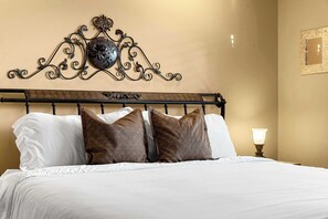 2 bedrooms, iron/ironing board, travel cot, WiFi