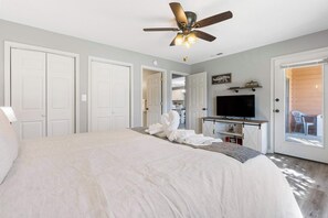 2 bedrooms, iron/ironing board, travel cot, WiFi