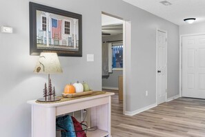 Interior - Ozark Escape at the Pointe | Epic Nature (Branson)