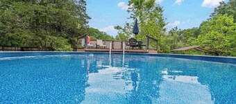 The Cozy Cottage Getaway | Private Pool & Hot Tub
