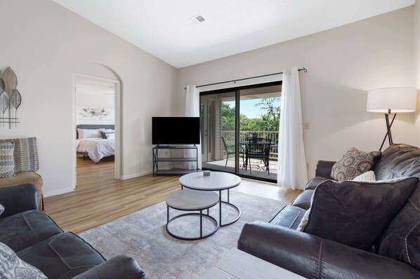 电视、DVD 播放器、办公室