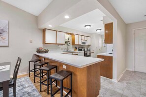 冰箱、微波炉、烤箱、炉灶