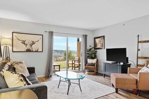 TV, DVD player, offices