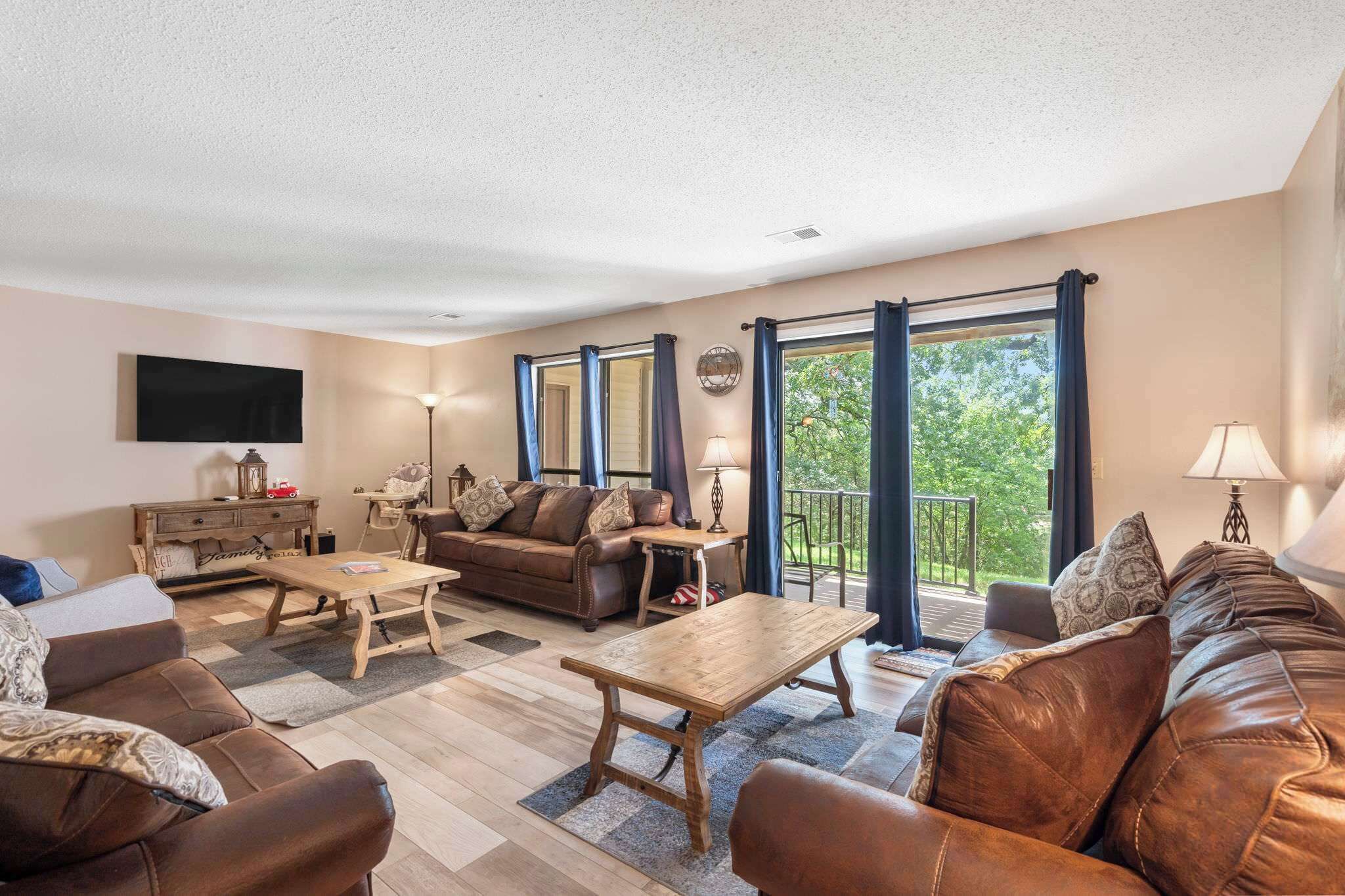 Télévision, cheminée