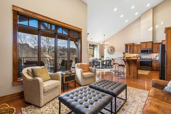 TV, fireplace - Penthouse 7 on Taneycomo – Chic Waterfront Condo! (Branson)