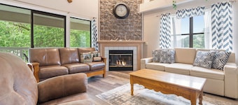 An Un-Fore-Gettable Time | Shared Pool & Near Lake